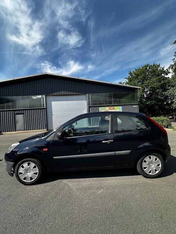 Blau Gebraucht 2006 Ford Fiesta Kleinwagen | 1.850 € (Fairer Preis) - Bild 1/4
