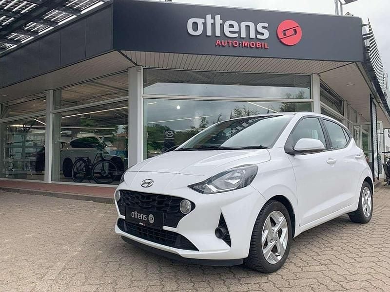 Polar white Gebraucht 2020 Hyundai i10 Trend Kleinwagen | 11.480 € (Etwas zu teuer) - Bild 1/4