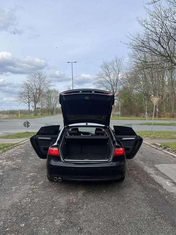 Gebraucht Audi A5 Sportback 177 PS (130 kW) 2015 Schwarz Kleinwagen