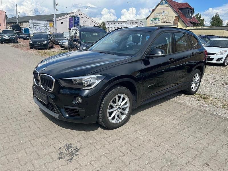 Black sapphire metallic Gebraucht 2017 BMW X1 Performance SUV | 15.790 € (Superpreis) - Bild 1/4