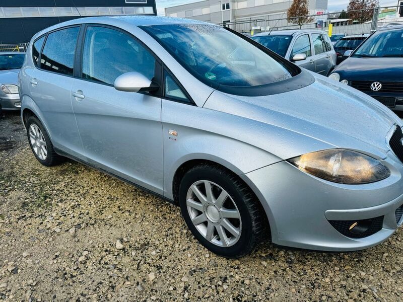 Grau Gebraucht 2004 Seat Altea Stylance Van / Kleinbus | 2.499 € (Fairer Preis) - Bild 1/4