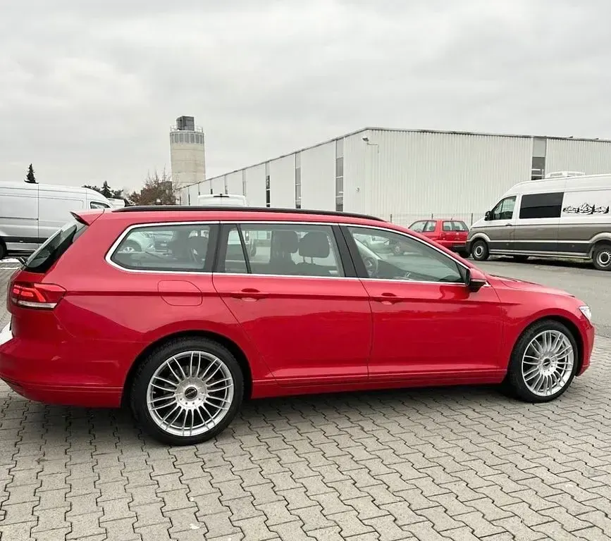 Gebraucht VW Passat Comfortline 120 PS (88 kW) 2019 Rot Kombi
