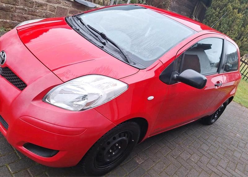 Gebraucht Toyota Yaris 69 PS (50 kW) 2009 Rot Kleinwagen