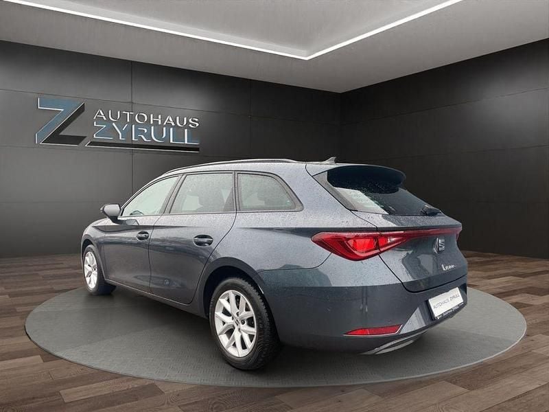 Używany Seat Leon Style 150 KM (110 kW) 2021 Szary Sedan/Limuzyna