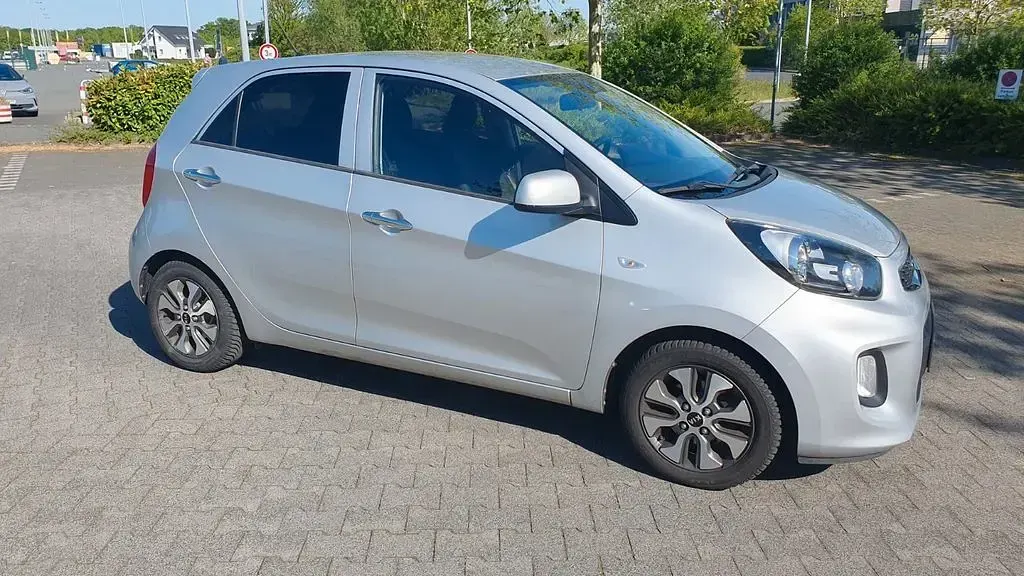 Gebraucht Kia Picanto 67 PS (49 kW) 2016 Silber Kleinwagen
