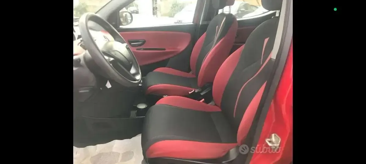Second-hand Lancia Ypsilon 69 CP (50 kW) 2012 Roșu Hatchback