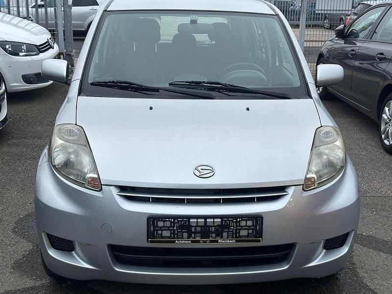 Gebraucht Daihatsu Sirion 91 PS (66 kW) 2009 Silber Kleinwagen