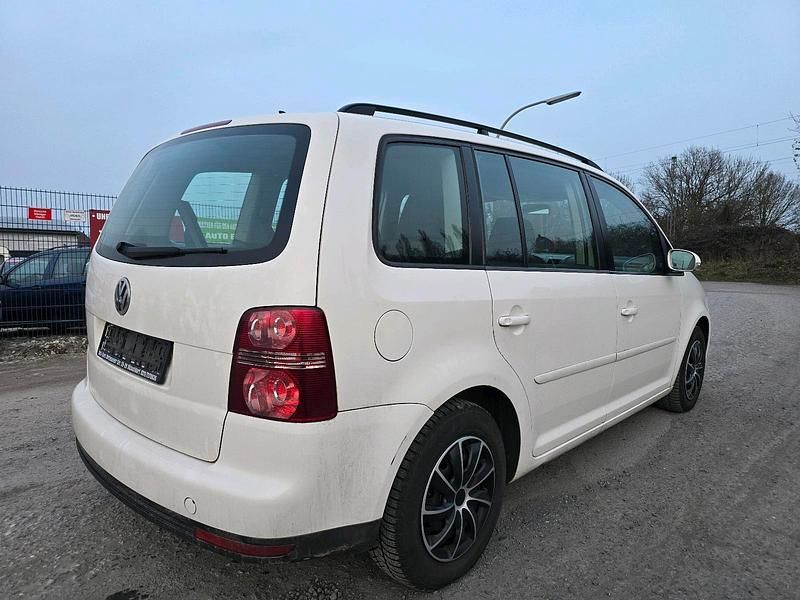 Gebraucht VW Touran 105 PS (77 kW) 2008 Weiß Van / Kleinbus