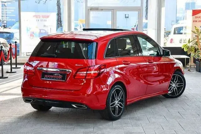 Gebraucht Mercedes B220 AMG line 177 PS (130 kW) 2015 Rot (jupiterrot uni) Kleinwagen