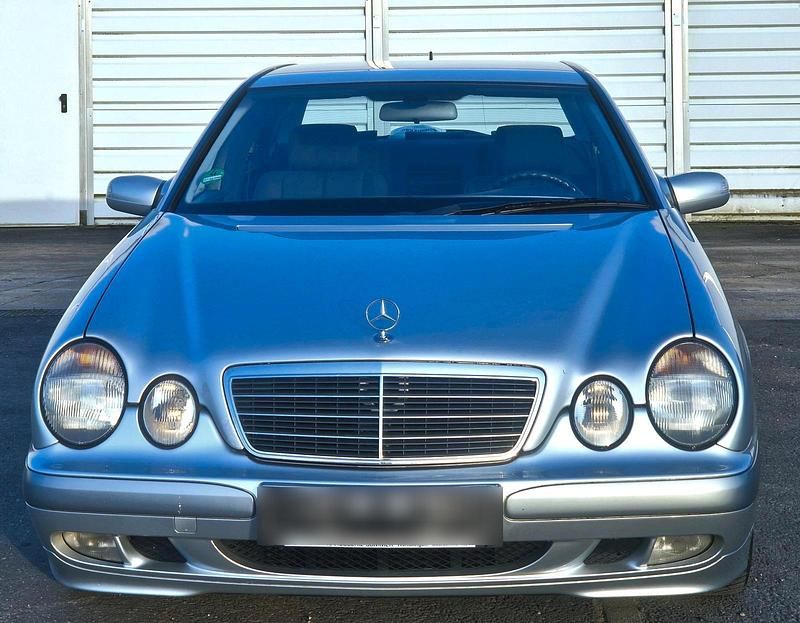 Gebraucht Mercedes E220 143 PS (105 kW) 2000 Limousine