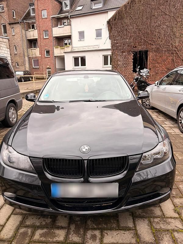 Gebraucht BMW 320 170 PS (125 kW) 2008 Schwarz Limousine