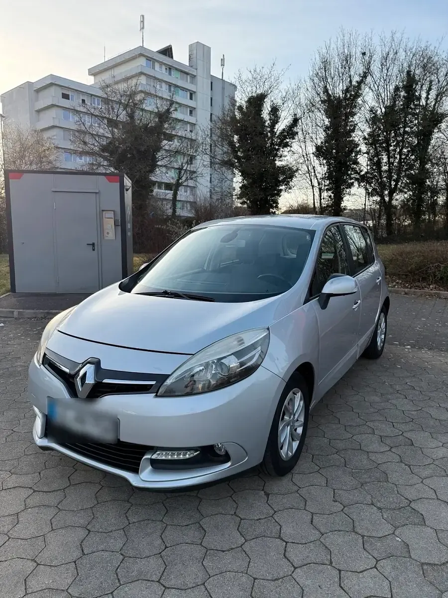 Gebraucht Renault Scénic 115 PS (84 kW) 2014 Silber Van / Kleinbus