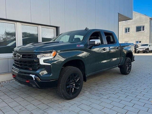 Grau Neu 2025 Chevrolet Silverado SUV | 76.800 € (Guter Preis) - Bild 1/4