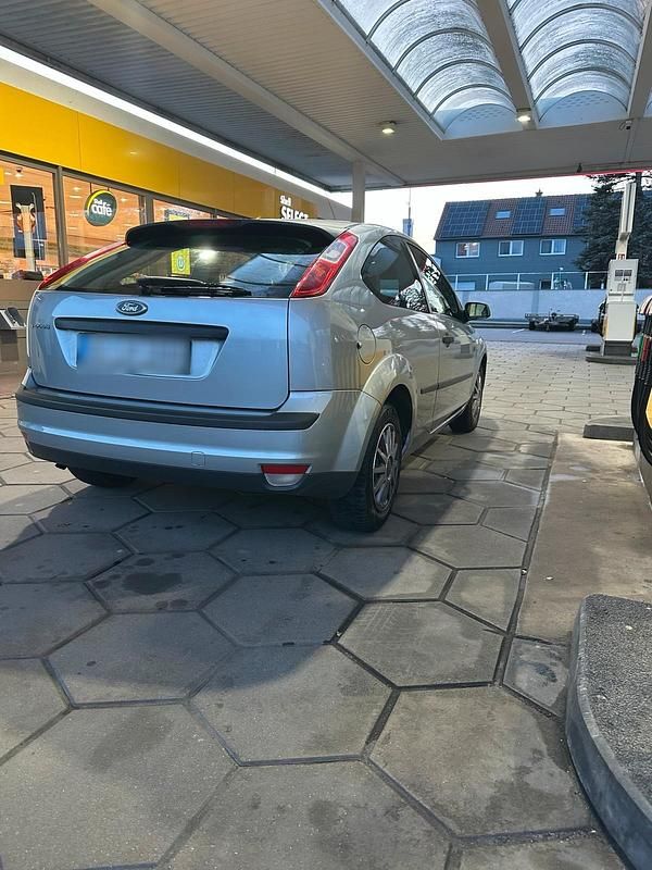 Gebraucht Ford Focus 101 PS (74 kW) 2005 Silber Kleinwagen