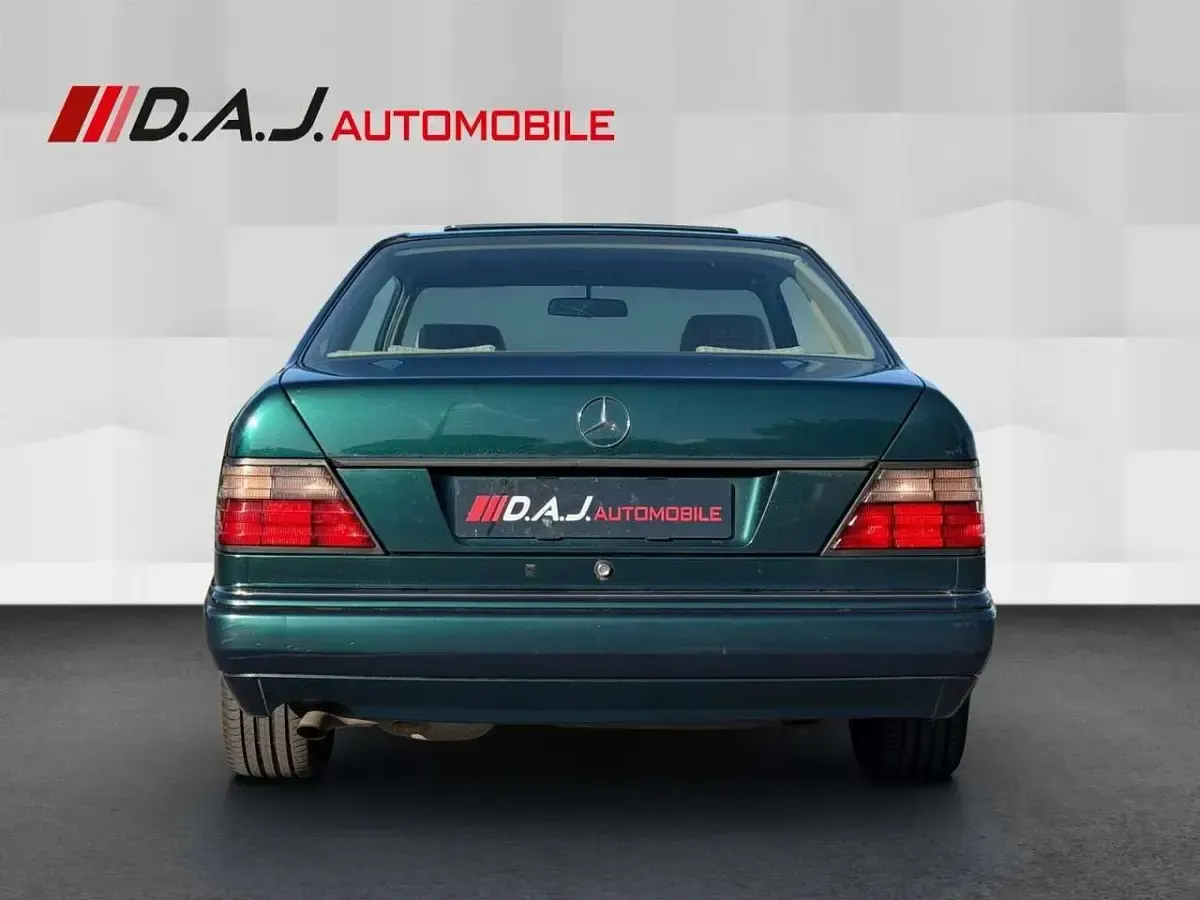 Gebraucht Mercedes E220 Sportline 150 PS (110 kW) 1996 Grün Coupé
