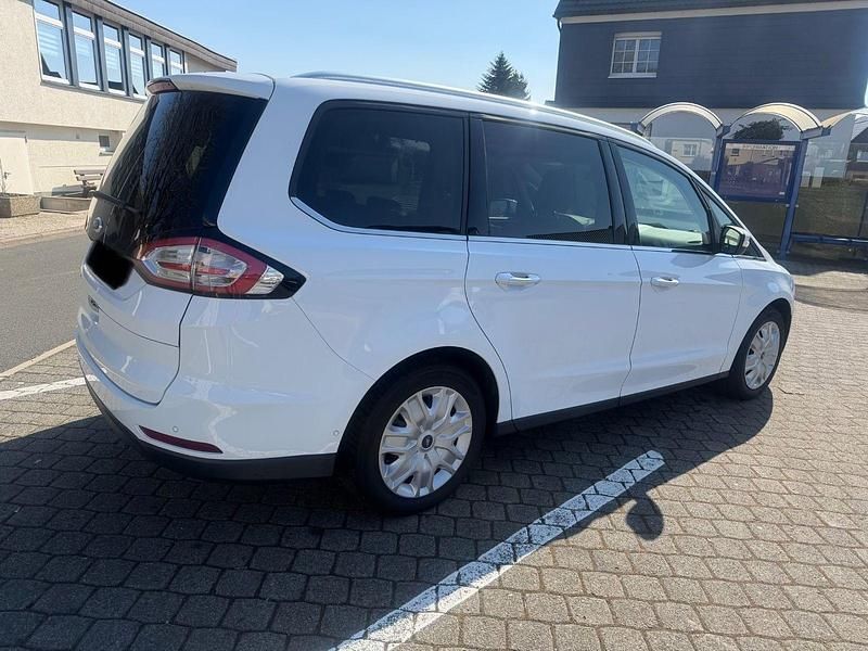 Gebraucht Ford Galaxy Titanium 190 PS (139 kW) 2019 Weiß Van / Kleinbus