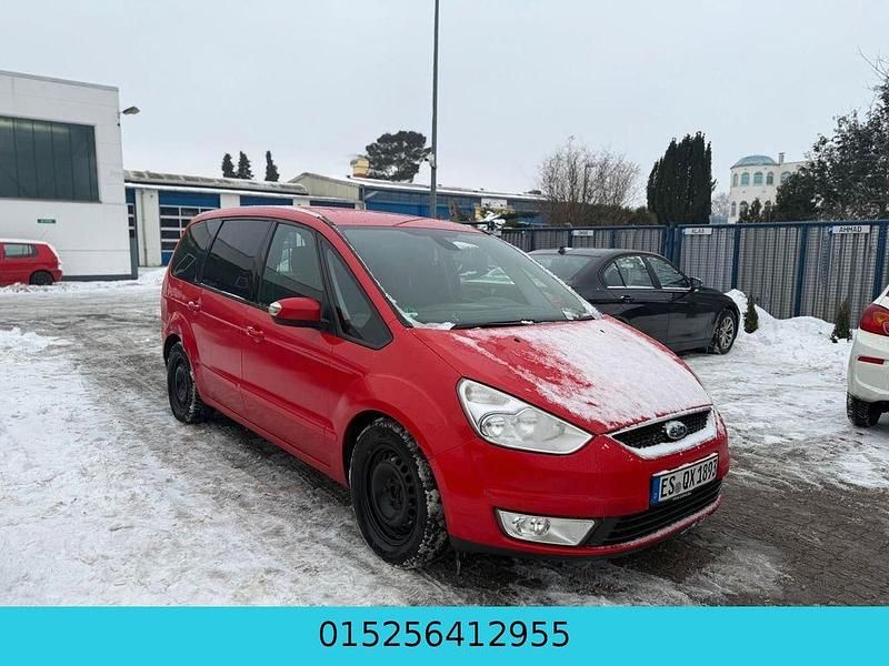 Gebraucht Ford Galaxy Trend 140 PS (102 kW) 2009 Rot Van / Kleinbus