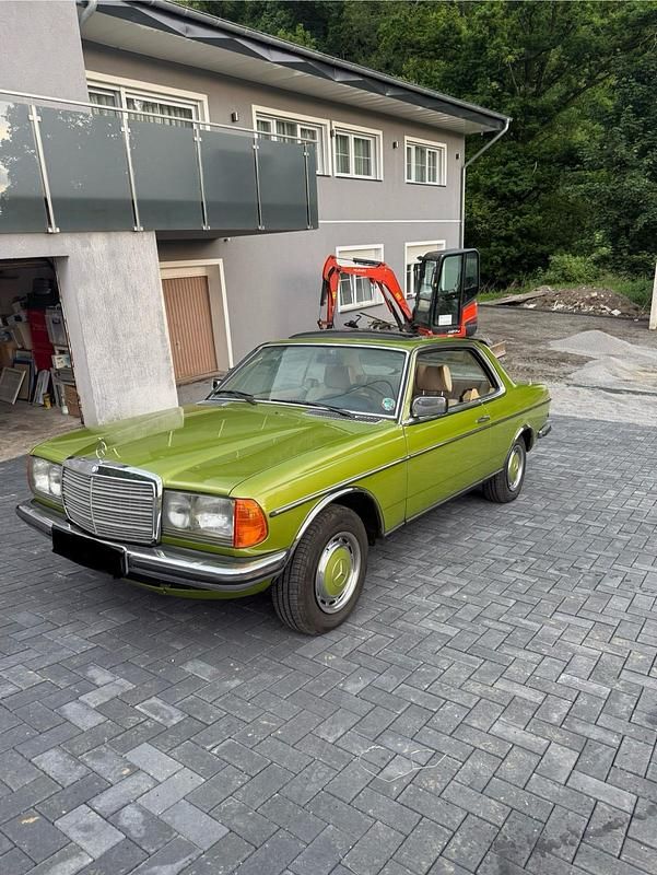 Grün Gebraucht 1978 Mercedes 230 Coupé | 12.500 € - Bild 1/4