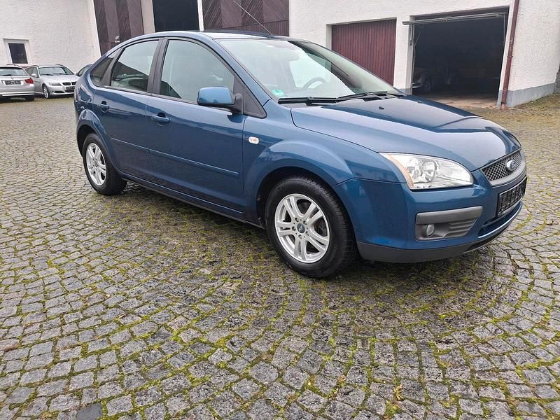 Blau Gebraucht 2008 Ford Focus Limousine | 2.400 € (Guter Preis) - Bild 1/4