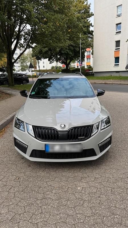 Grau Gebraucht 2019 Skoda Octavia vRS Kombi | 17.800 € (Fairer Preis) - Bild 1/4