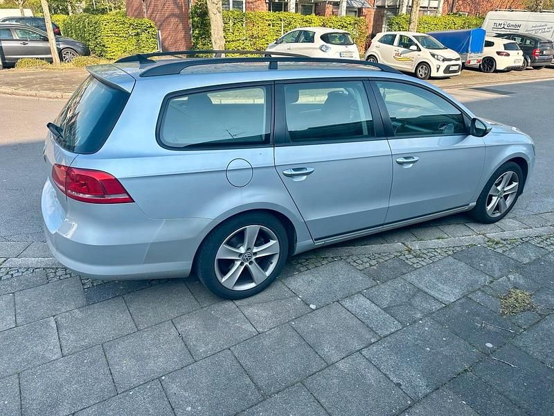 Gebraucht VW Passat 105 PS (77 kW) 2011 Silber Kombi