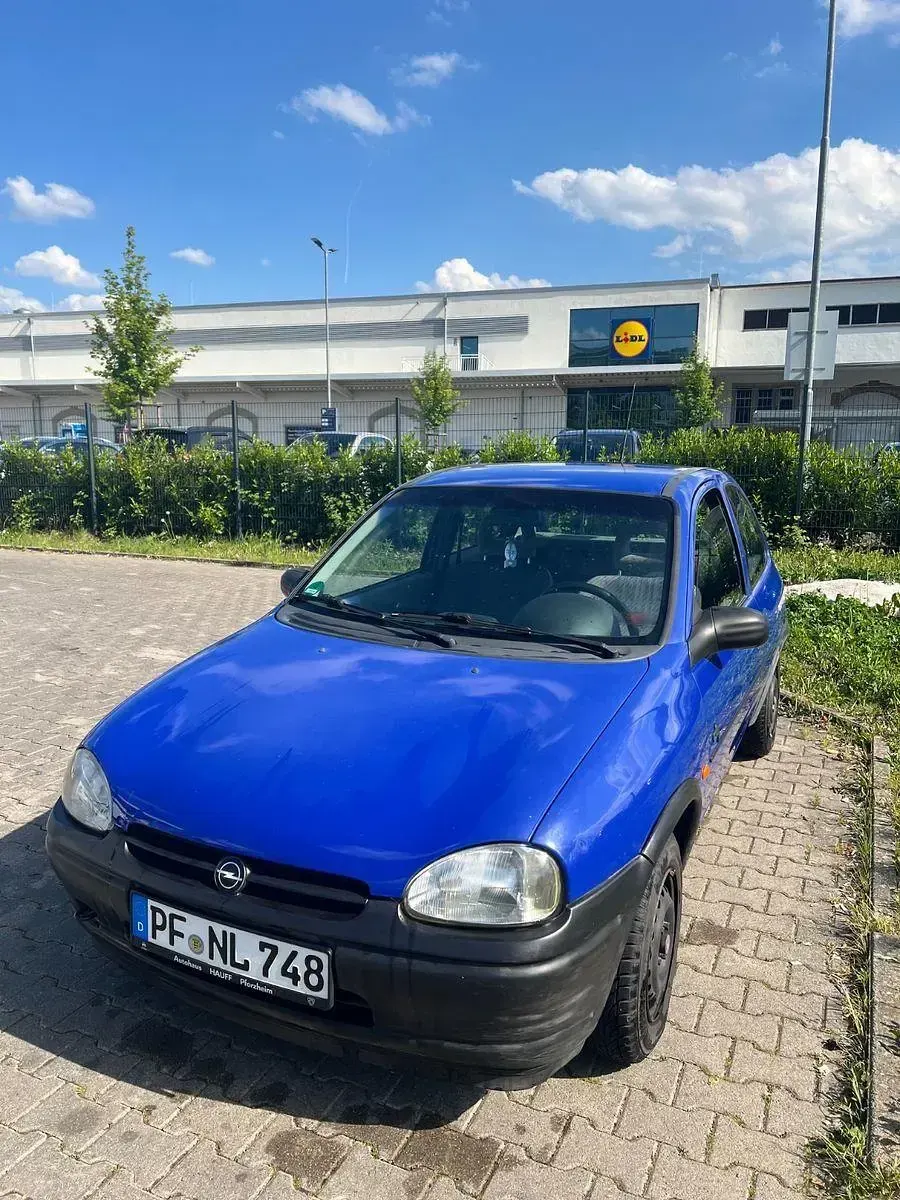 Używany Opel Corsa Swing 45 KM (33 kW) 1996 Niebieski Hatchback