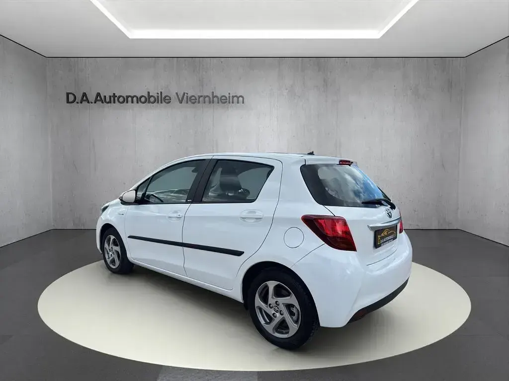 Gebraucht Toyota Yaris Hybrid Edition-S 101 PS (74 kW) 2016 Super (pure) white ii Limousine