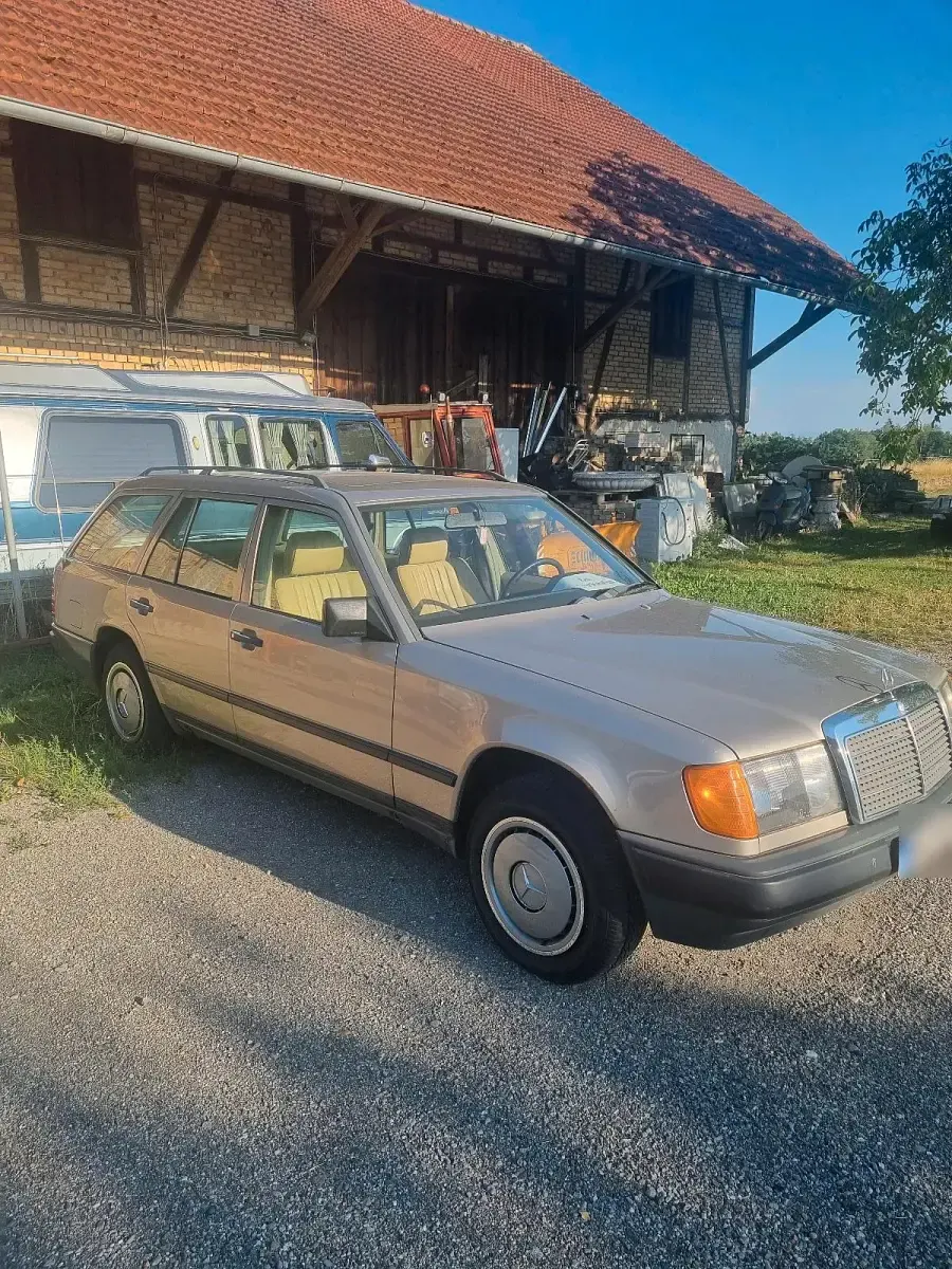 Gebraucht Mercedes E300 180 PS (132 kW) 1987 Gold Kombi