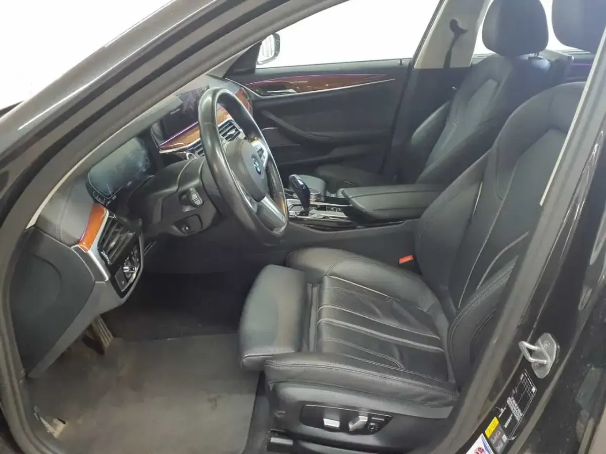Gebraucht BMW 530e Luxury Line 184 PS (135 kW) 2021 Sophistograu brillanteffekt metallic Kombi