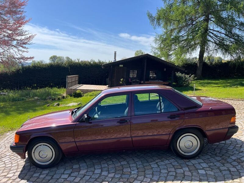 Violet Gebraucht 1991 Mercedes 190 Limousine | 6.499 € - Bild 1/4