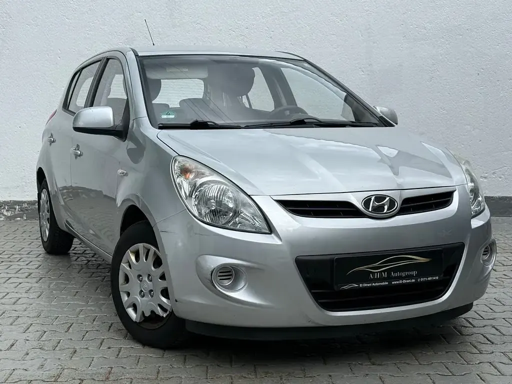 Gebraucht Hyundai i20 Classic 77 PS (56 kW) 2012 Silber Kleinwagen