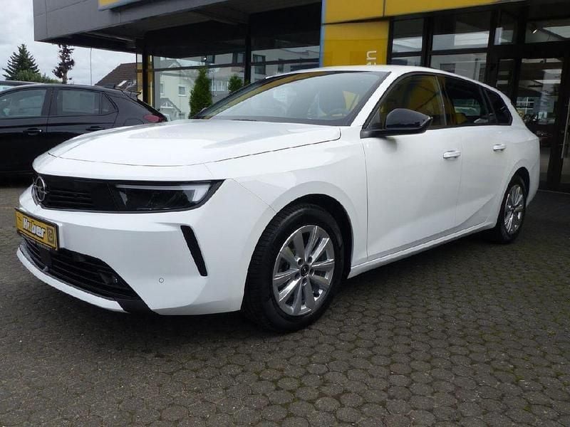 Gebraucht Opel Astra Enjoy 110 PS (80 kW) 2024 Arktis weiß Kombi