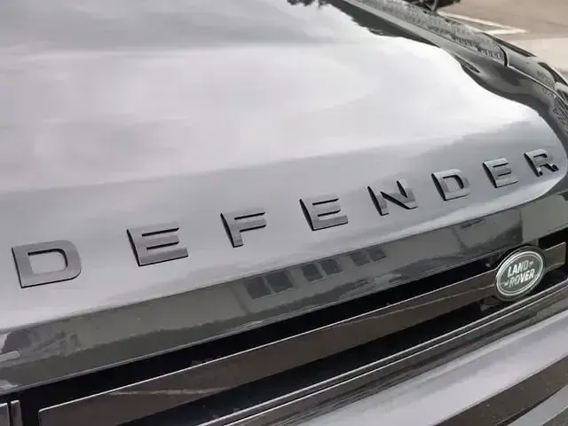 Gebraucht Land Rover Defender 249 PS (183 kW) 2024 Grau SUV