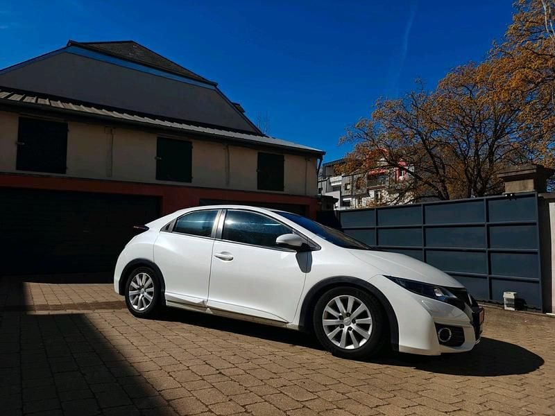 Gebraucht Honda Civic 141 PS (103 kW) 2015 Weiß Kleinwagen