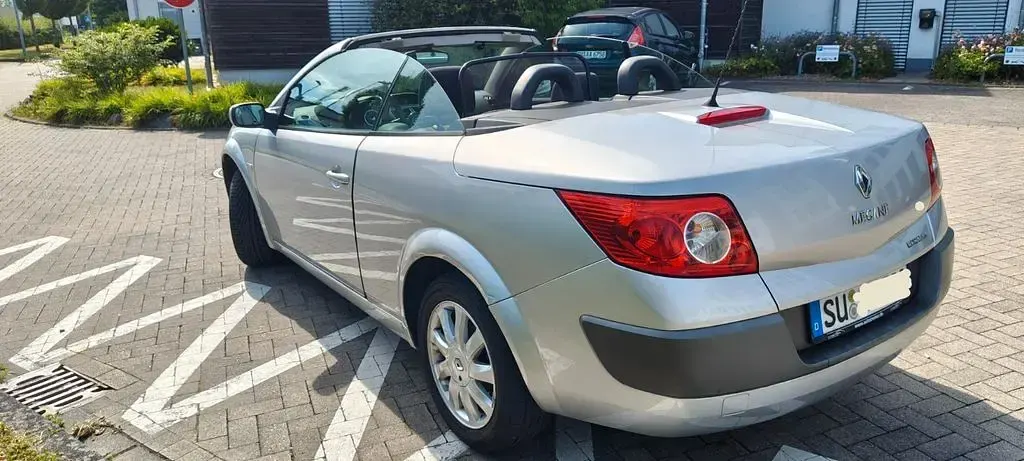 Gebraucht Renault Mégane Cabriolet Dynamique 111 PS (81 kW) 2006 Silber Cabrio