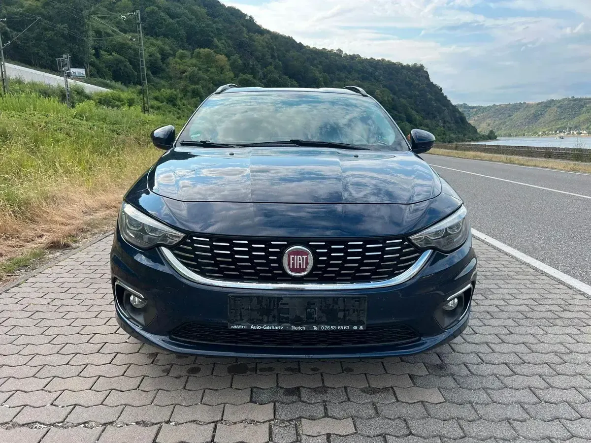 Gebraucht Fiat Tipo Lounge 120 PS (88 kW) 2018 Blau Kombi