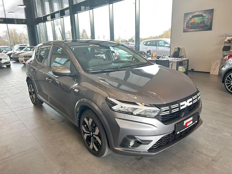 Gebraucht Dacia Sandero Expression 91 PS (66 kW) 2025 Grau Limousine