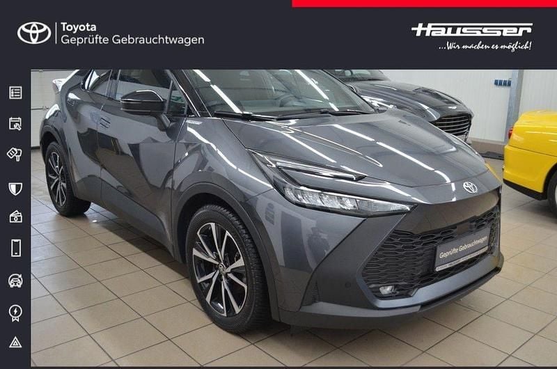 Grey metallic / black Gebraucht 2024 Toyota C-HR Team SUV | 27.840 € (Fairer Preis) - Bild 1/4