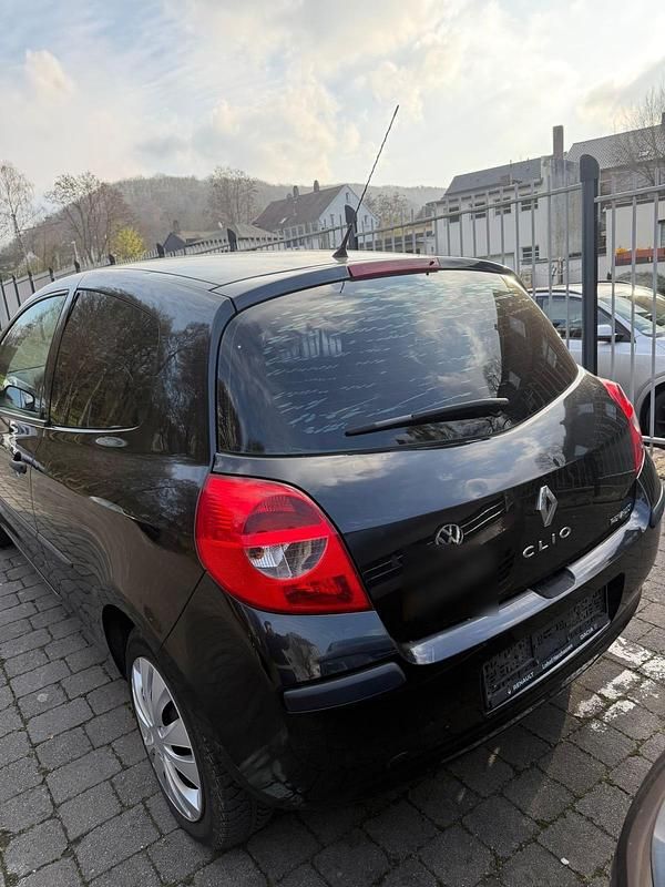 Gebraucht Renault Clio II 75 PS (55 kW) 2006 Schwarz Kleinwagen