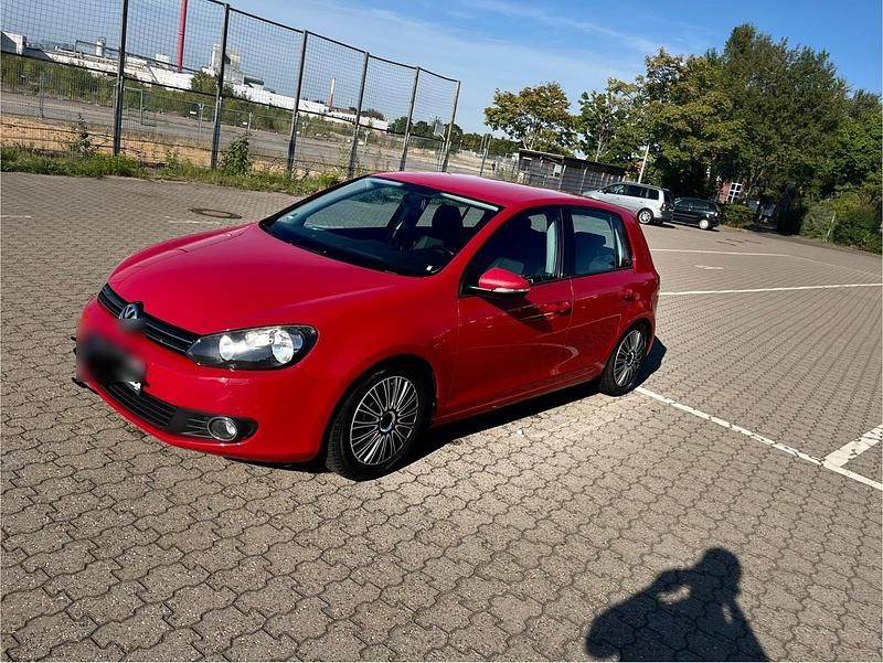 Rot Gebraucht 2009 VW Golf VI Limousine | 4.000 € (Etwas zu teuer) - Bild 1/4