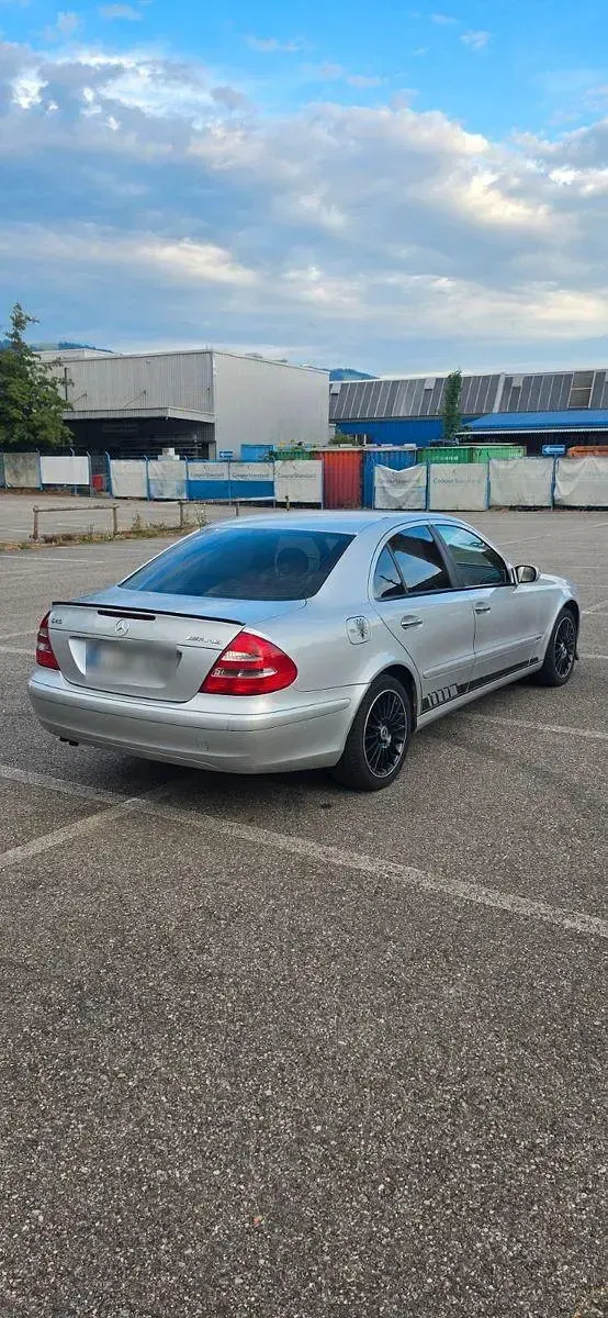 Gebraucht Mercedes 220 150 PS (110 kW) 2005 Silber Limousine
