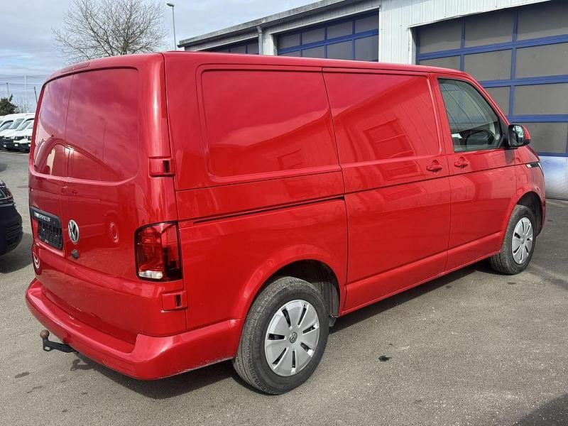 Gebraucht VW T6.1 150 PS (110 kW) 2022 Rot Van
