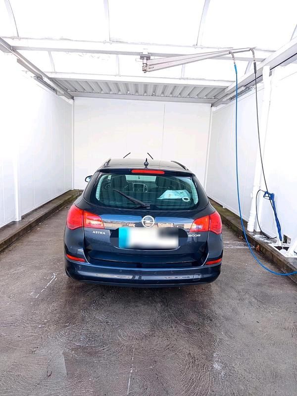 Gebraucht Opel Astra 95 PS (69 kW) 2011 Schwarz Kombi