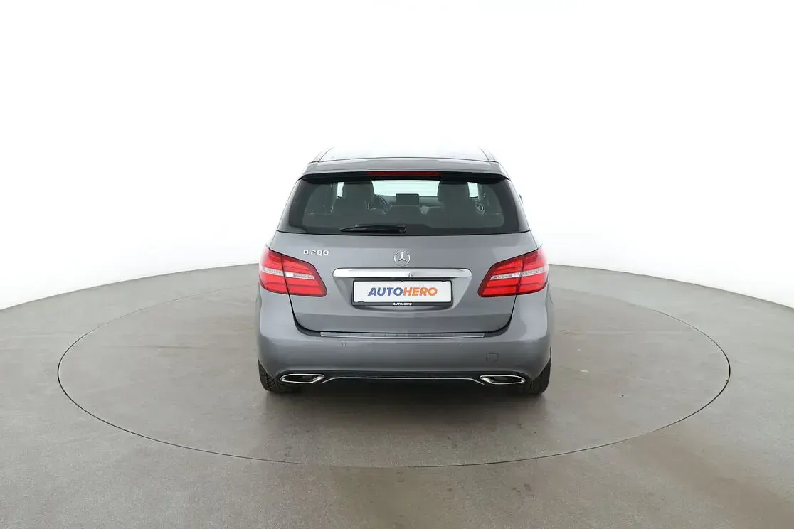 Gebraucht Mercedes B200 Urban 156 PS (114 kW) 2017 Grau Kleinwagen