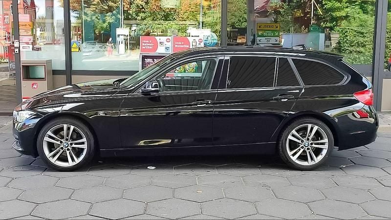 Schwarz Gebraucht 2018 BMW 320 Sport Line Kombi | 11.490 € (Guter Preis) - Bild 1/4