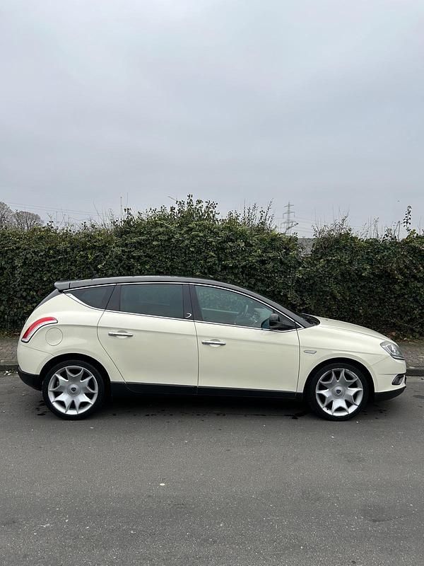 Gebraucht Lancia Delta 150 PS (110 kW) 2009 Beige Kleinwagen