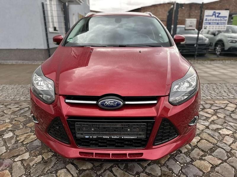 Gebraucht Ford Focus Titanium 125 PS (91 kW) 2013 Candyrot metallic Kombi