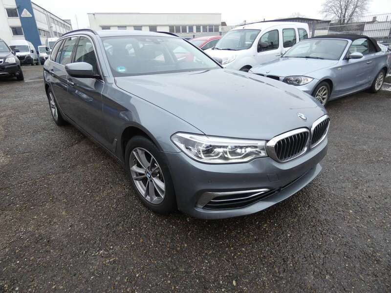 Grau Gebraucht 2019 BMW 520 Luxury Line Kombi | 17.990 € (Superpreis) - Bild 1/4