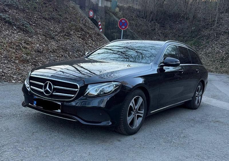 Gebraucht Mercedes E220 194 PS (142 kW) 2019 Schwarz Limousine
