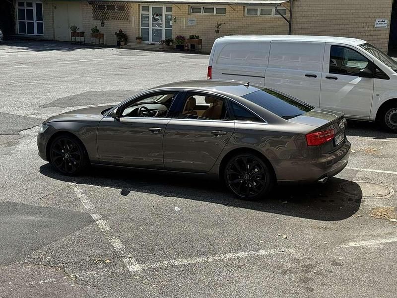 Grau Gebraucht 2012 Audi A6 Limousine | 13.900 € (Fairer Preis) - Bild 1/4